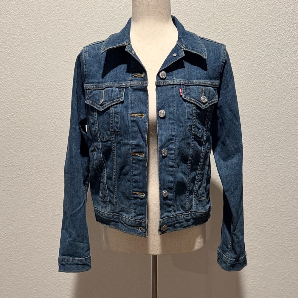 Women's classic Levi Denim Jacket